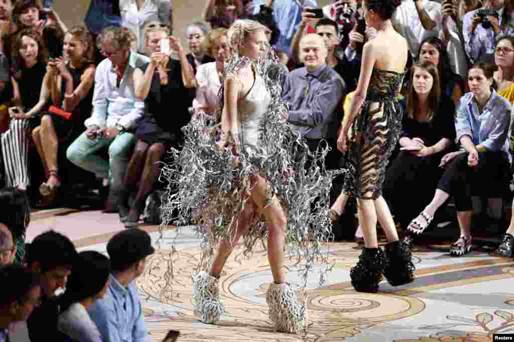 اس فیشن شو میں ملبوسات کے علاوہ ثقافت کو اجاگر کرنے کی کوشش کی گئی۔