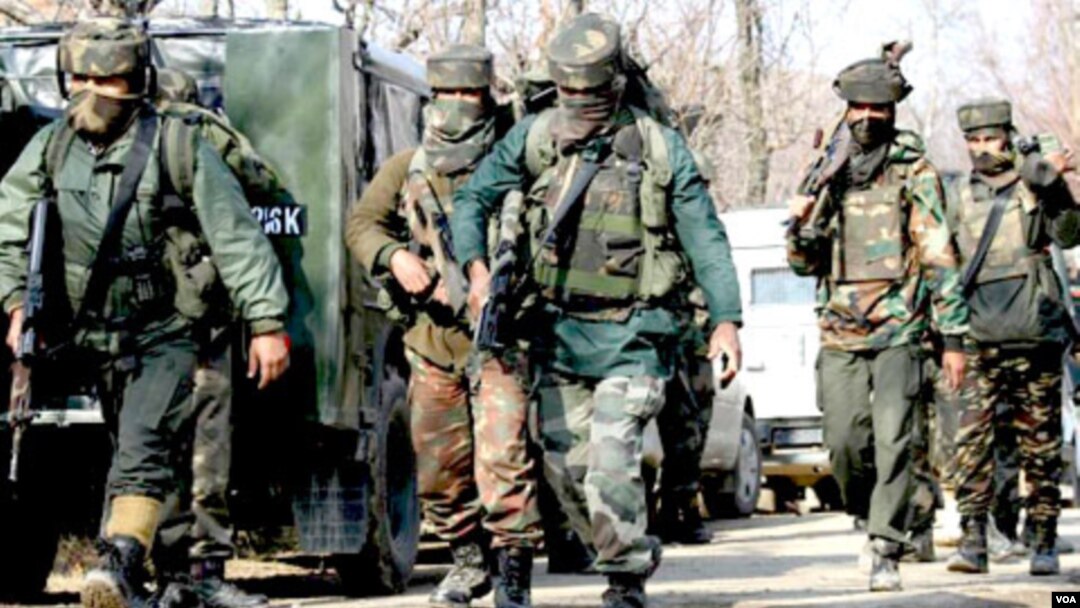 Pasukan paramiliter India di Kashmir.
