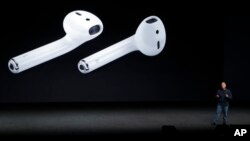 Phil Schiller, Apple's senior vice president of worldwide marketing, talks about the features on the new iPhone 7 earphone options during an event to announce new products, Sept. 7, 2016, in San Francisco.