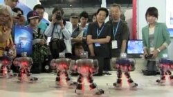 ဂမ်းနန်းအကနဲ့ တရုတ်စက်ရုပ်များ