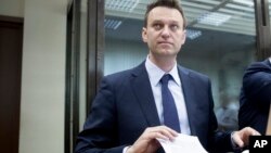 Kremlin critic and anti-corruption crusader Alexei Navalny holds papers at a courtroom in Moscow, Russia, May 30, 2017.