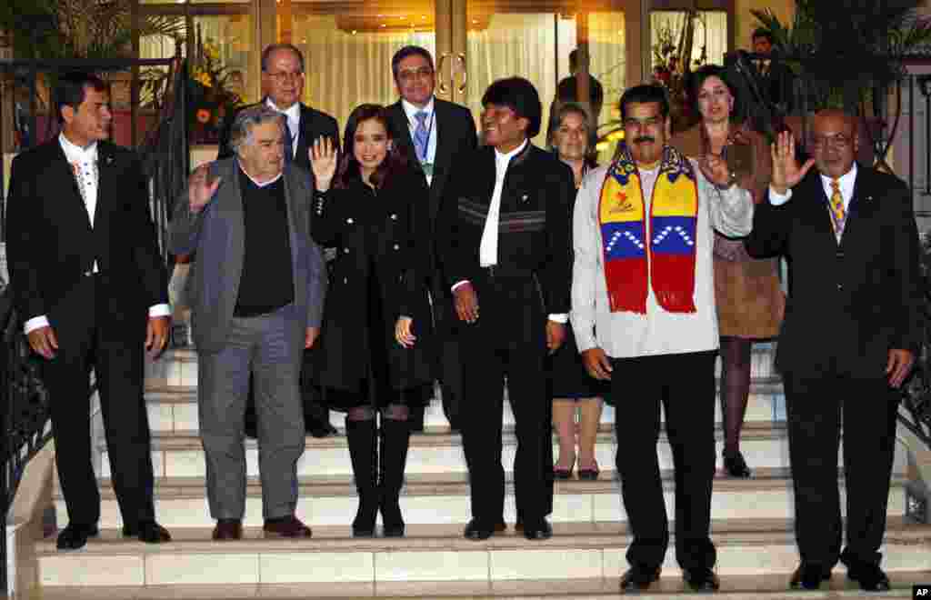 The presidents of Ecuador, Uruguay, Argentina, Bolivia, Venezuela and Suriman pose for photos in Cochabamba, Bolivia, July 4, 2013.