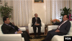 Cambodia's Deputy Prime Minister and Foreign Minister Hor Namhong gives an interview with VOA Khmer's Sok Khemra at Cambodia's Permanent Mission to the UN in New York​ on Saturday, September 27, 2014, ahead of his address to the annual UN General Assembly on Monday, September 29. (VOA Khmer) 