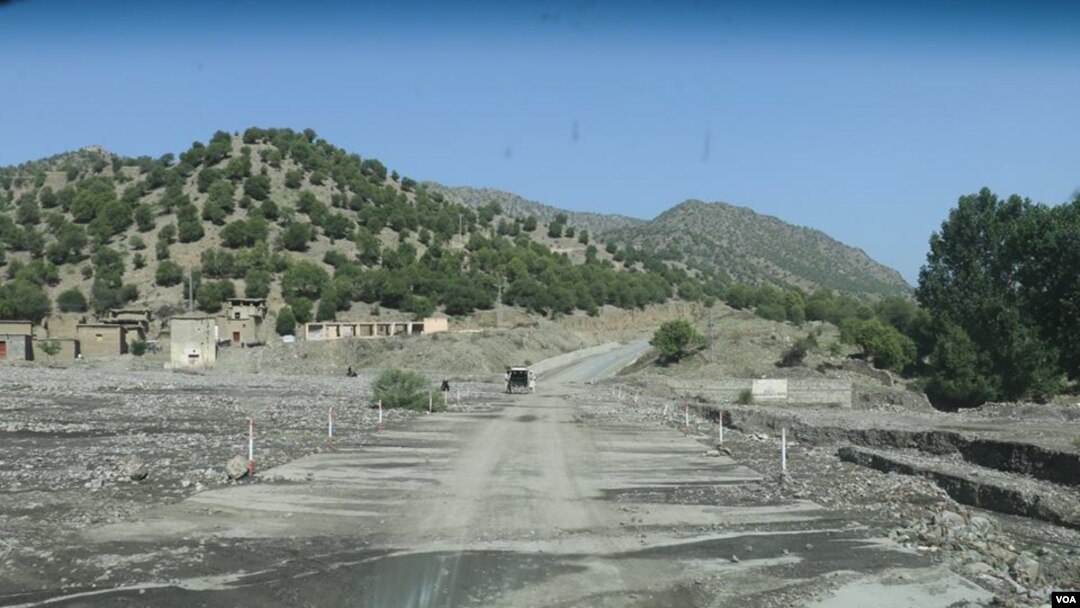 ډېر خلک چې بيرته ستانه شوي کورونه يې وران پراته دي هغوې په خېمو يا ټېنټونو کې په ژوند تېرولو مجبور دي .