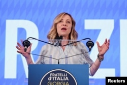 Perdana Menteri Italia Giorgia Meloni merayakan kemenangan partainya pada pemilu Eropa, di Roma Senin (10/6).
