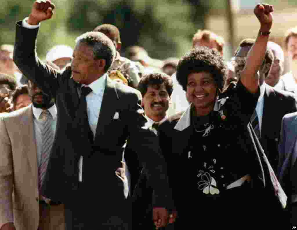 A 1990 file photo showing Nelson Mandela and his then wife Winnie walking upon his release from Victor prison, Cape Town, South Africa. (AP)
