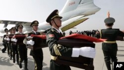 Les restes de 68 soldats chinois tués pendant la Guerre de Corée ont été transférés, pour la première fois, le 20 mars 2015 