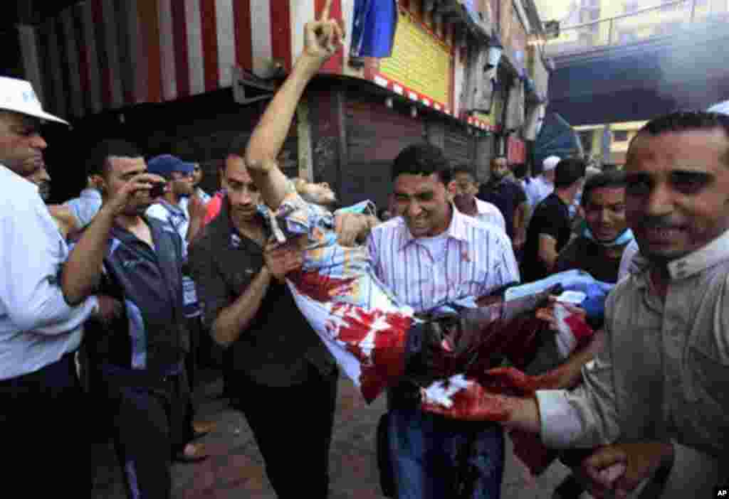 Egyptians evacuate a wounded man during clashes between security forces and supporters of Egypt's ousted President Morsi, Aug. 16, 2013.