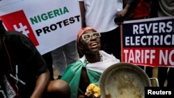 Nigerianos continuam o terceiro dia de protestos contra as dificuldades