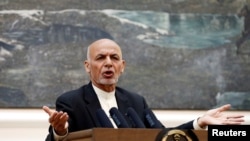 លោក​ប្រធានាធិបតី​អាហ្វហ្គានីស្ថាន Ashraf Ghani ថ្លែង​នៅ​ក្នុង​សន្និសីទ​កាសែត​មួយ​នៅ​ក្នុង​ក្រុង​កាប៊ុល ប្រទេស​អាហ្វហ្គានីស្ថាន កាលពី​ថ្ងៃទី១៥ ខែកក្កដា ឆ្នាំ២០១៨។