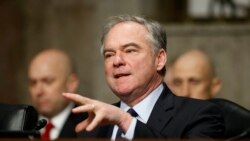 El senador demócrata Tim Kaine es el promotor de la resolución que trata de limitar los poderes de guerra del presidente Donald Trump.