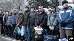 Украинские граждане готовятся к обмену пленными на востоке страны (архивное фото)