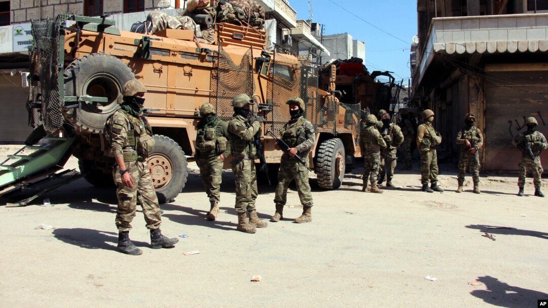 Pasukan Turki menguasai sepenuhnya pusat kota Afrin, Suriah hari Senin (19/3). 