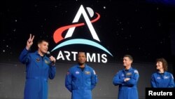 미 항공우주국(NASA)의 달 탐사 프로그램 '아르테미스' 2단계에서 우주선에 탑승하게 될 4명의 우주비행사 (자료사진)