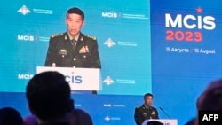 中国国防部长李尚福2023年8月15日在莫斯科国际安全会议上发言。（法新社）