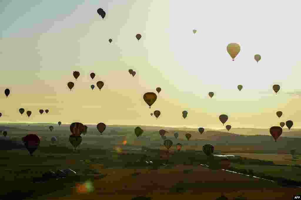 Around 320 hot-air balloons become airborne over the Chambley-Bussieres airbase during the 17th international hot air balloon meeting &#39;Grand-Est Mondial Air Ballons,&#39; in Hageville, northeastern France, July 25, 2021.