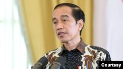 Presiden Jokowi di Istana Bogor, Jumat (15/1) mengakui perekonomian Indonesia masih dilanda krisis (biro Setpres).