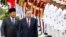 Tổng thống Indonesia Prabowo Subianto và ông Tô Lâm duyệt đội danh dự khi thăm Indonesia. 