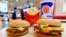 แฟ้ม - เมนูเบอร์เกอร์ Quarter Pounder และ Double Quarter Pound ของแมคโดนัลด์ ที่นครแอตแลนตา 6 มี.ค. 2018 (AP Photo/Mike Stewart, File)