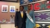 Zozibini Tunzi, Miss Universo 2019, junto al representante de Sudáfrica ante la ONU, el 17 de enero de 2020 en Nueva York. Foto: Celia Mendoza/VOA.