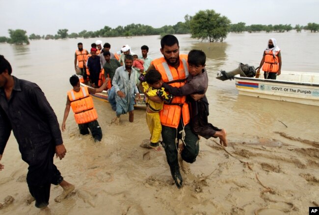 FILE - Army troops evacuate people from a flood-hit area in Rajanpur, district of Punjab, Pakistan, August 27, 2022. (AP Photo/Asim Tanveer, File)