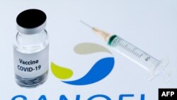 ARHIVA - Francuska farmaceutska kompanija Sanofi saopštila je da je prema testovima njena vakcina efikasna u sprečavanju 100% težih slučajeva kovida.