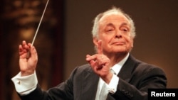 FILE - Maestro Lorin Maazel conducts the Vienna Philharmonic Orchestra during the main rehearsal for the annual New Years Concert, Dec. 30, 1998. 