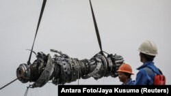 Turbina do avião da Lion Air voo JT610 na costa norte de Karawang, Indonésia, 3 Novembro, 2018.