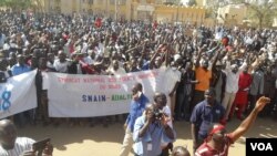 Dandazon masu zanga zangar lumana na kungiyoyin fararen hula da suka fita domin nuna adawa da sabon tsarin haraji a Yamai