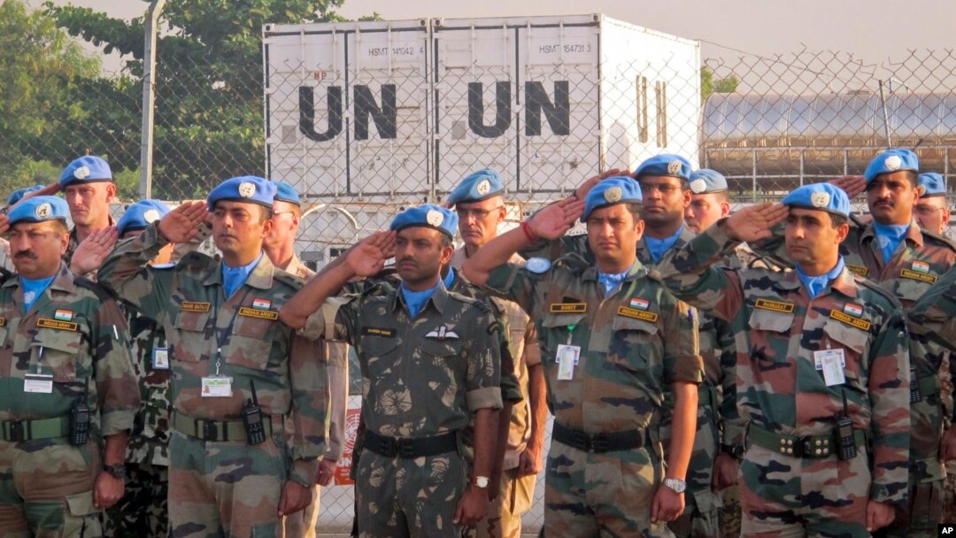 Pasukan penjaga perdamaian PBB di Sudan Selatan (UNMISS) hari Sabti (21/12) di Juba melakukan upacara penghormatan bagi anggota UNMISS yang meninggal dalam tugas.