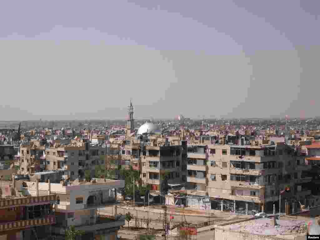 Al-Qusr tumanida isyonchilar va armiya o&#39;rtasidagi olishuvlar asorati, Hims, Suriya, 2-iyul, 2012-yil.