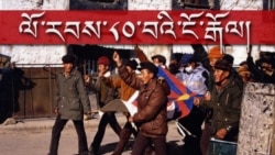 བཙོན་པ་གློད་འགྲོལ་དང་ལོ་རབས་༨༠་བའི་ངོ་རྒོལ།