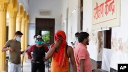 အိန္ဒိယမှာ ၂၄ နာရီအတွင်း ကိုဗစ်ကြောင့် သေဆုံးသူ ၉၀၀ ကျော်ရှိ