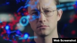 Snowden (c) 2016 Open Road Films 