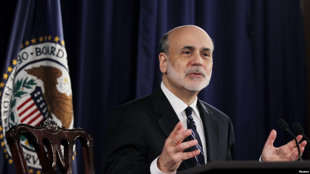 Ketua Federal Resereve, Ben Bernanke (foto: dok). Pejabat bank sentral mengadakan pertemuan 2 hari di Washington untuk membahas langkah mendorong perekonomian. 
