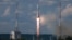 Ракета "Союз-2", яку РФ використовує зокрема для запуску супутників, злітає із космодрому "Восточний", Вуглегірськ, 25 липня 2025. Російська державна агенція "Роскосмос"/AFP