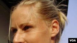 Elena Dementieva mengumumkan pensiun setelah pertandingan terakhirnya di Tur Kejuaraan Dunia Tenis WTA di Qatar hari Jumat (29/10).