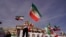 ایرانیان در سراسر جهان در اعتراضات ضدحکومتی پرچم شیر و خورشید را حمل کرده‌اند (آرشیو)