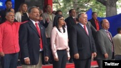 Diosdado Cabello (segundo desde la derecha) presidente de la controvertida Asamblea Nacional Constituyente de Venezuela, junto a la vicepresidenta del país Delcy Rodríguez, en celebración de primer aniversario de la ANC, en Caracas, el 30 de julio de 2018. Foto: @ANC_ve.