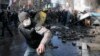 Người biểu tình, cảnh sát Ukraina đụng độ, 9 người chết
