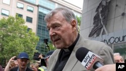 Kardinal George Pell meninggalkan pengadilan negeri di Melbourne, Australia, 26 Februari 2019. (Foto: dok).