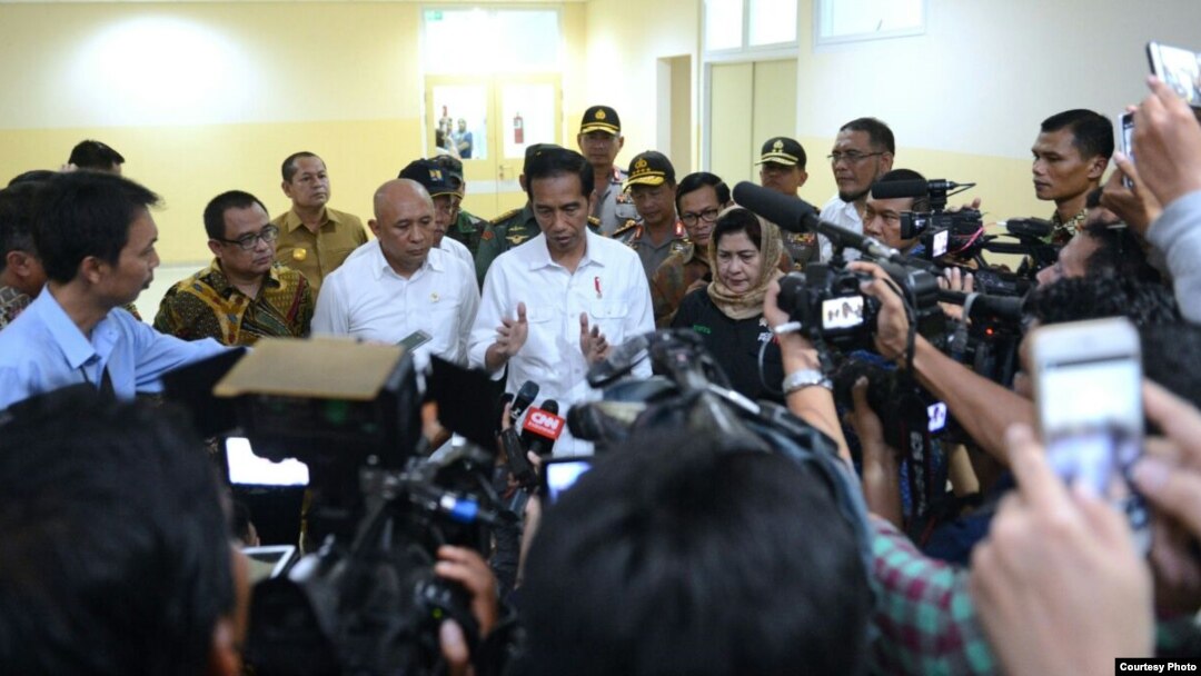 Presiden Joko Widodo memberikan keterangan di Rumah Sakit dr. Zainoel Abidin di Banda Aceh (8/12). (Foto: Biro Pers Kepresidenan)