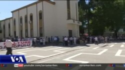 Tiranë, vazhdon protesta për teatrin