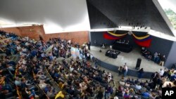 Los residentes de El Hatillo, un baluarte de la oposición, dicen que el ataque reciente a la Asamblea Nacional es un asalto a la única institución democráticamente elegida de Venezuela.