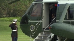 Obama rompe protocolo para ser un caballero