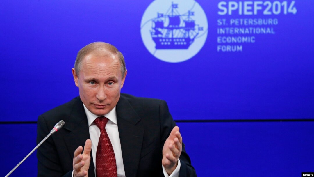 Presiden Rusia Vladimir Putin berbicara dalam Forum Ekonomi Internasional St. Petersburg 2014 (SPIEF 2014) di St. Petersburg, 23/5/2014. 