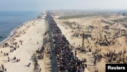 Displaced Palestinians make their way back to their homes in northern Gaza, amid a ceasefire between Israel and Hamas, in the central Gaza Strip, Jan. 27, 2025.