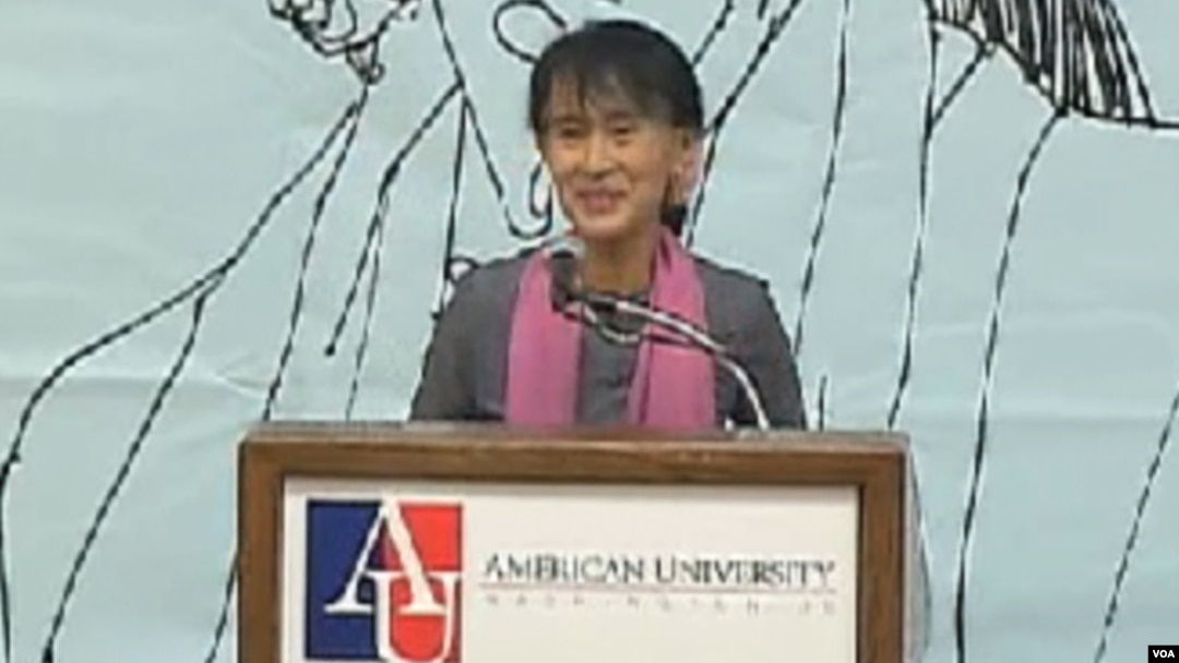 Aung San Suu Kyi bertemu dengan warga Burma di Amerika (20/9).