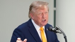 美国总统唐纳德·特朗普在华盛顿白宫玫瑰园举行的关于返校的活动上讲话。(2026年8月24日)
