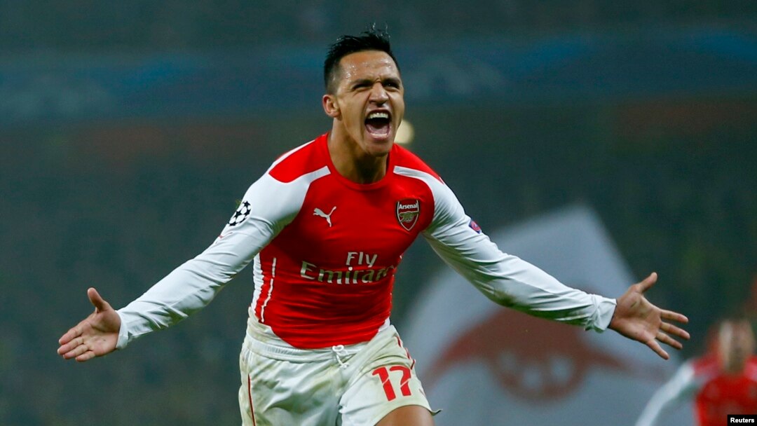 Pemain Arsenal Alexis Sanchez dalam sebuah pertandingan melawan Borussia Dortmund.